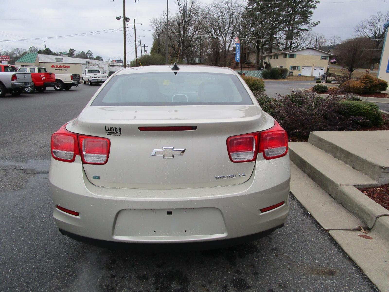 2015 Chevrolet Malibu LS (1G11B5SL1FF) with an 2.5L L4 DOHC 16V engine, 6-Speed Automatic transmission, located at 1814 Albert Pike Road, Hot Springs, AR, 71913, (501) 623-1717, 34.494228, -93.094070 - Photo #4